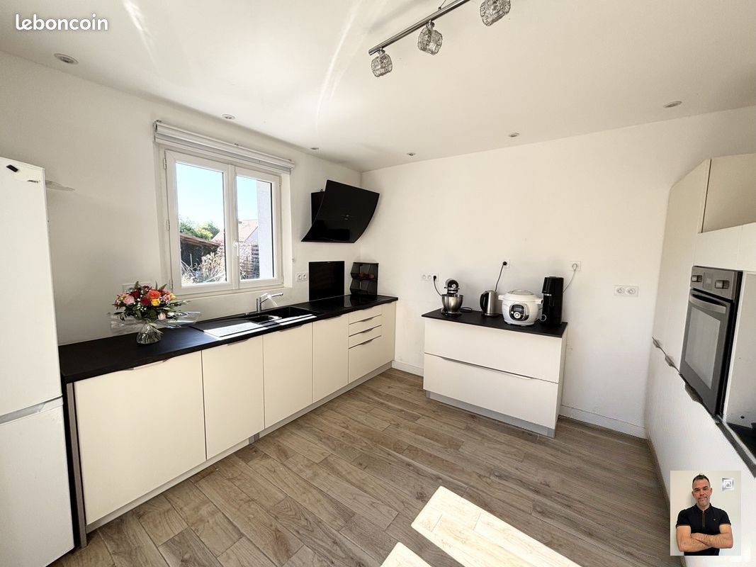 ORLEANS Maison  4 pièce(s) 141 m2 3