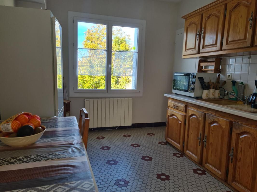 SAINTES Maison à Saintes 4 pièces 84 m² sur sous sol 3
