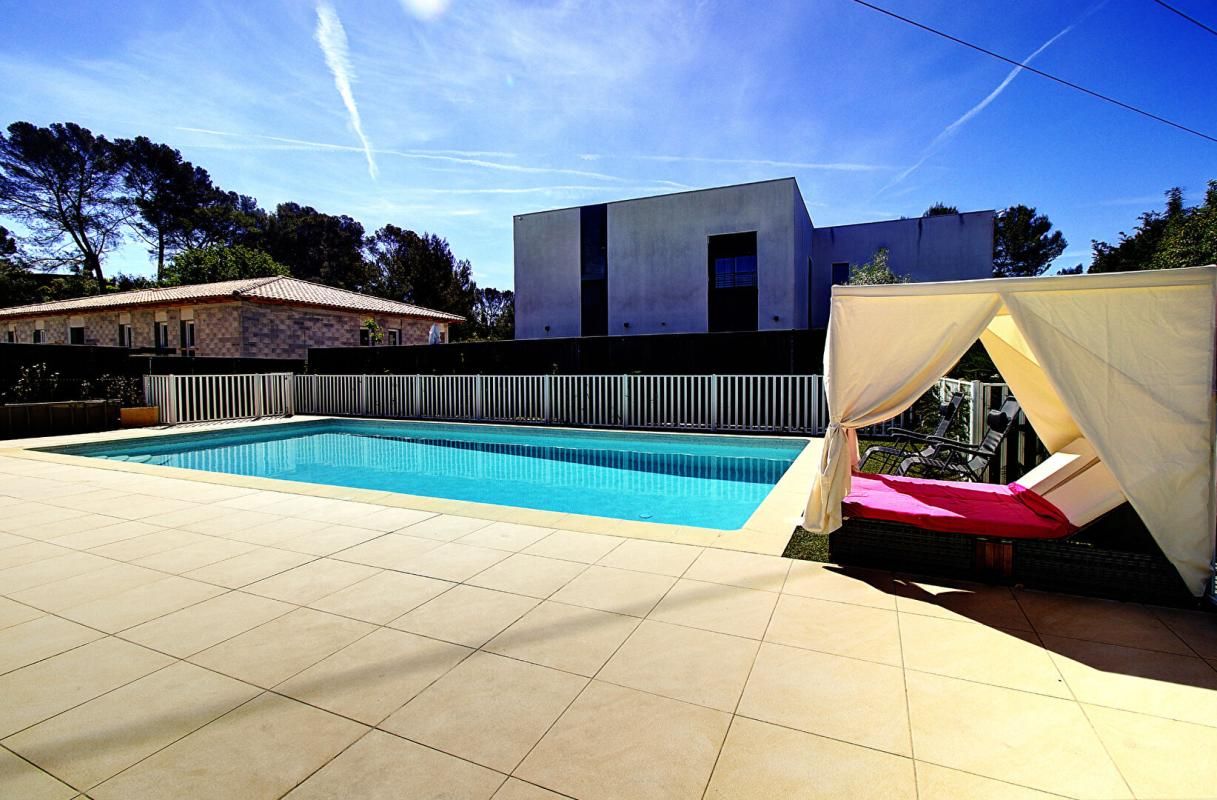 MOUGINS Mougins Saint-Basile - Appartement-villa 4 pièces avec accès direct à la piscine 1