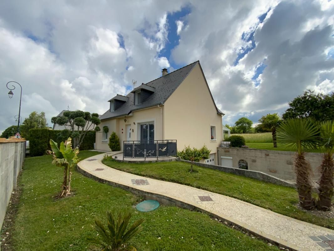 BRICQUEVILLE-SUR-MER Maison Bricqueville Sur Mer 6 pièce(s) 131 m2 1