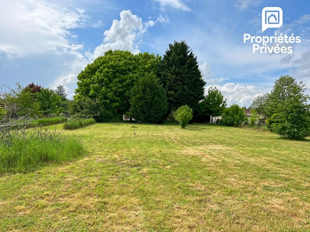 PUGNAC Maison à rénover avec terrain constructible de plus de 3 000 m² - Fort potentiel à Pugnac, proche commerces, projet de division en cours 2