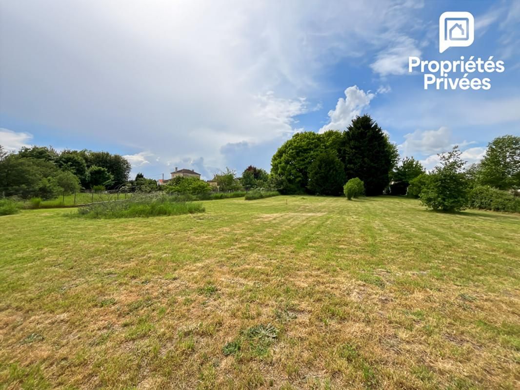 PUGNAC Maison à rénover avec terrain constructible de plus de 3 000 m² - Fort potentiel à Pugnac, proche commerces, projet de division en cours 3