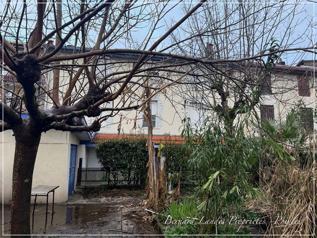 PARKING EXTERIEUR  LOT 18 DANS UNE COPROPRIETE  PROCHE CENTRE VILLE DE DAX