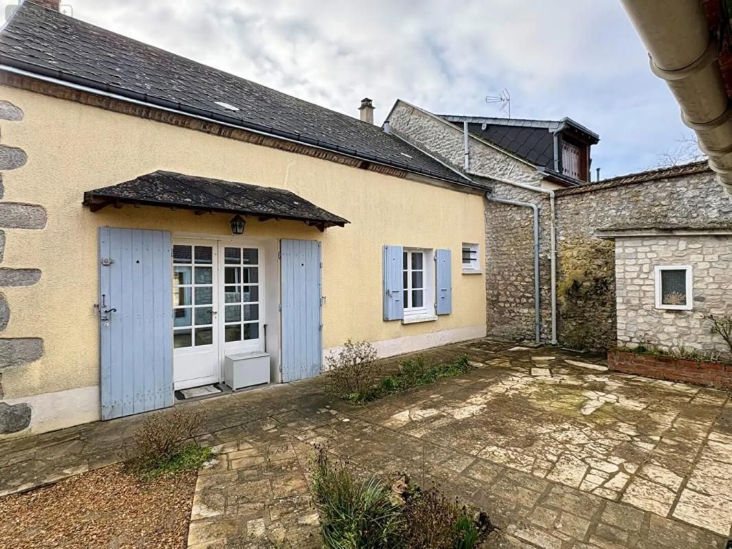 ORGERES-EN-BEAUCE À 2 km d'Orgères-en-Beauce  Charmante maison de campagne avec dépendances 1