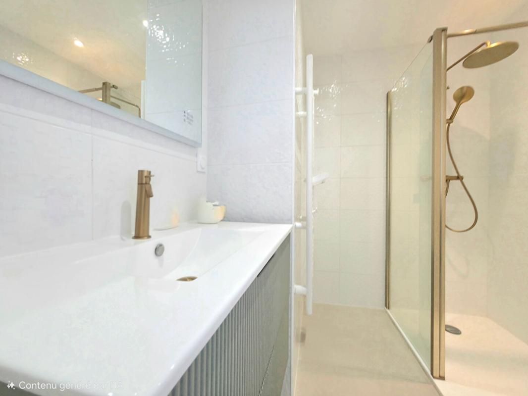 LE LAVANDOU Appartement Le Lavandou 4 pièce(s) 95 m2 A 2 MINUTES DE LA MER 4