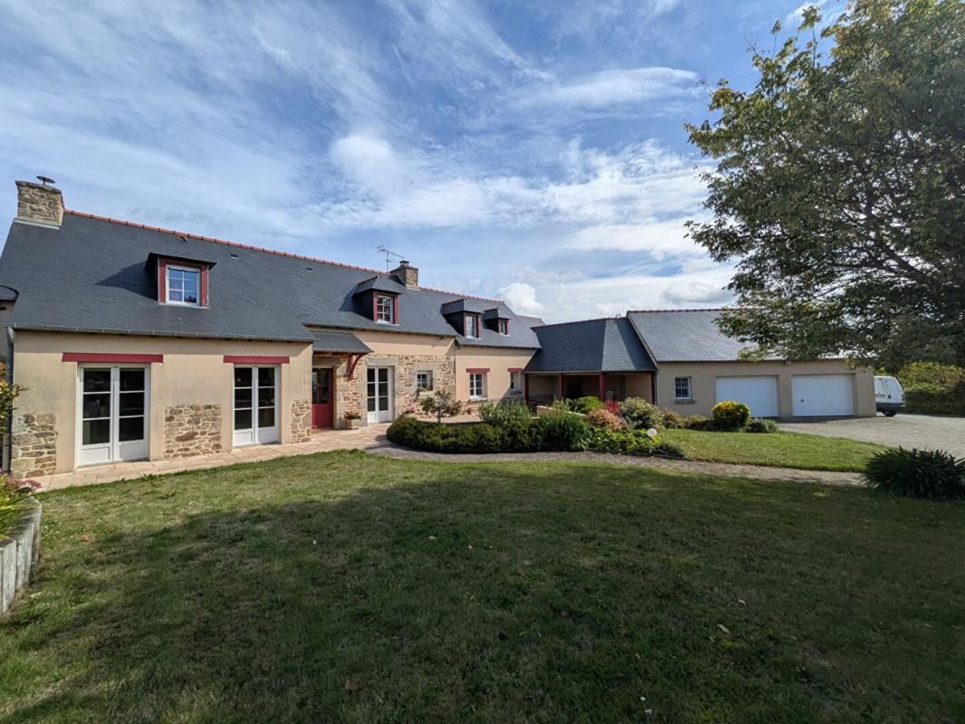 LANDEHEN 5MN DE LAMBALLE. 4 chambres-garage 1