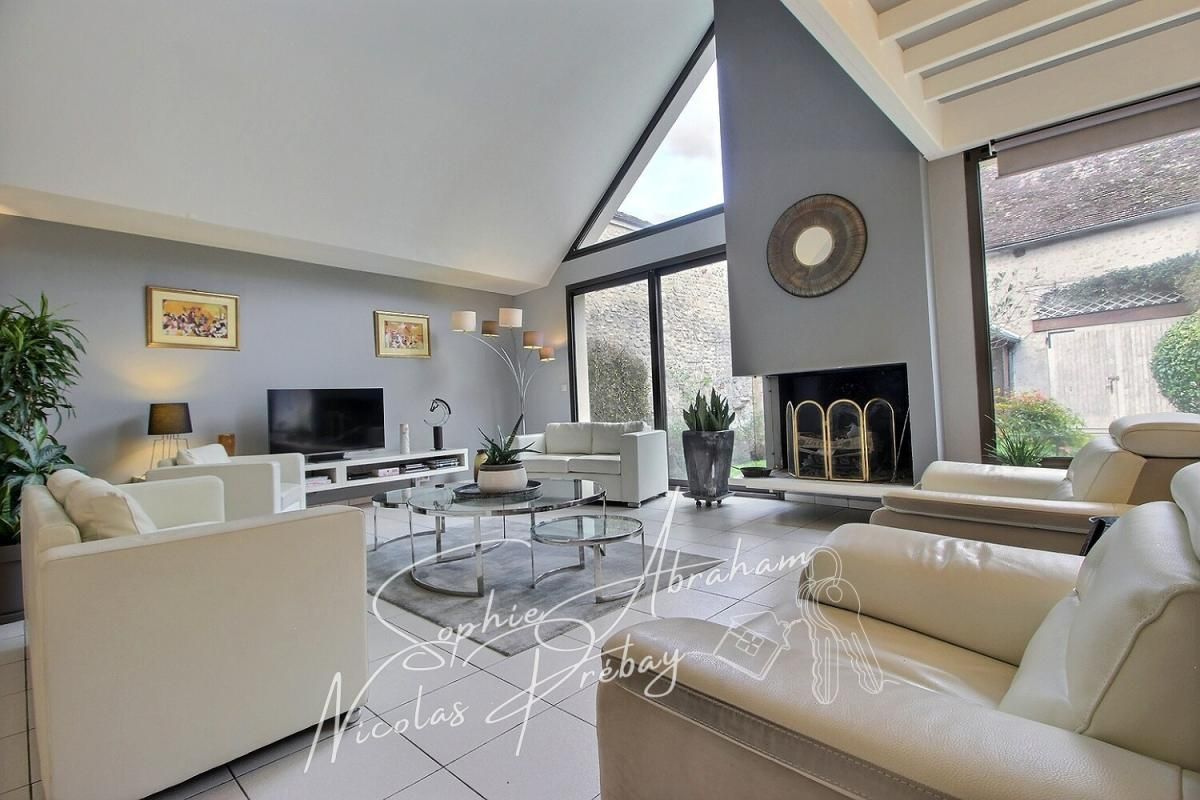 MEREVILLE Charme et volumes : magnifique maison en pierre au coeur de Méréville 1