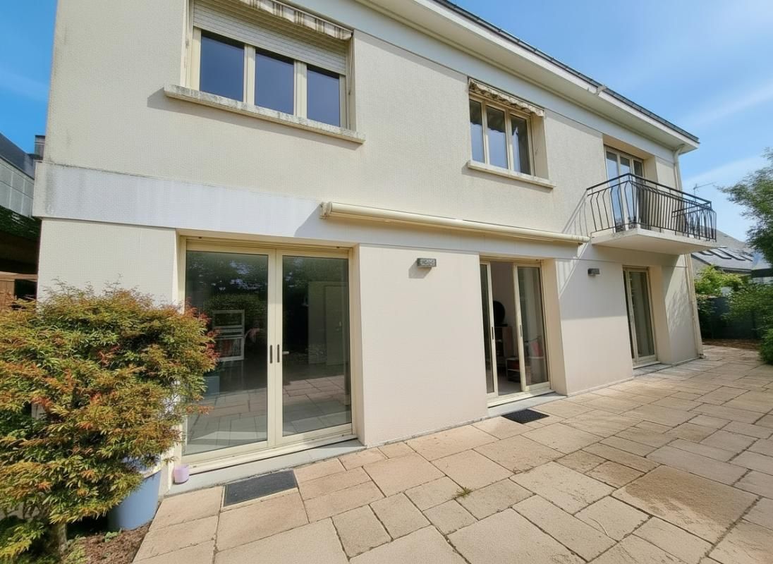 ANGERS Maison familiale lumineuse avec jardin et garage - Angers Saint-Léonard ? 192 m² 1