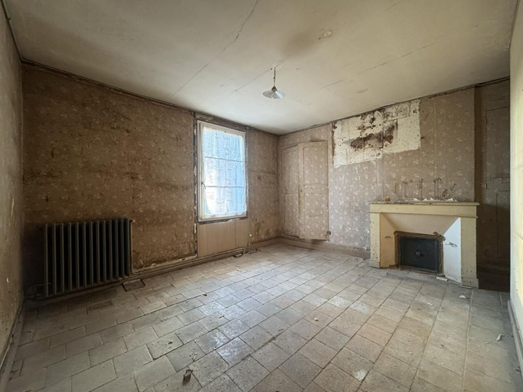 HUISMES EXCLUSIVITE A VENDRE 37420 HUISMES Maison 205 M² dépendances 2