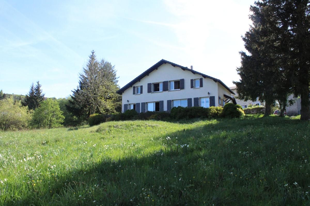 LANARCE Exclusivité Maison avec deux habitations de 166 m2 sur une parcelle de 5400 m² 1