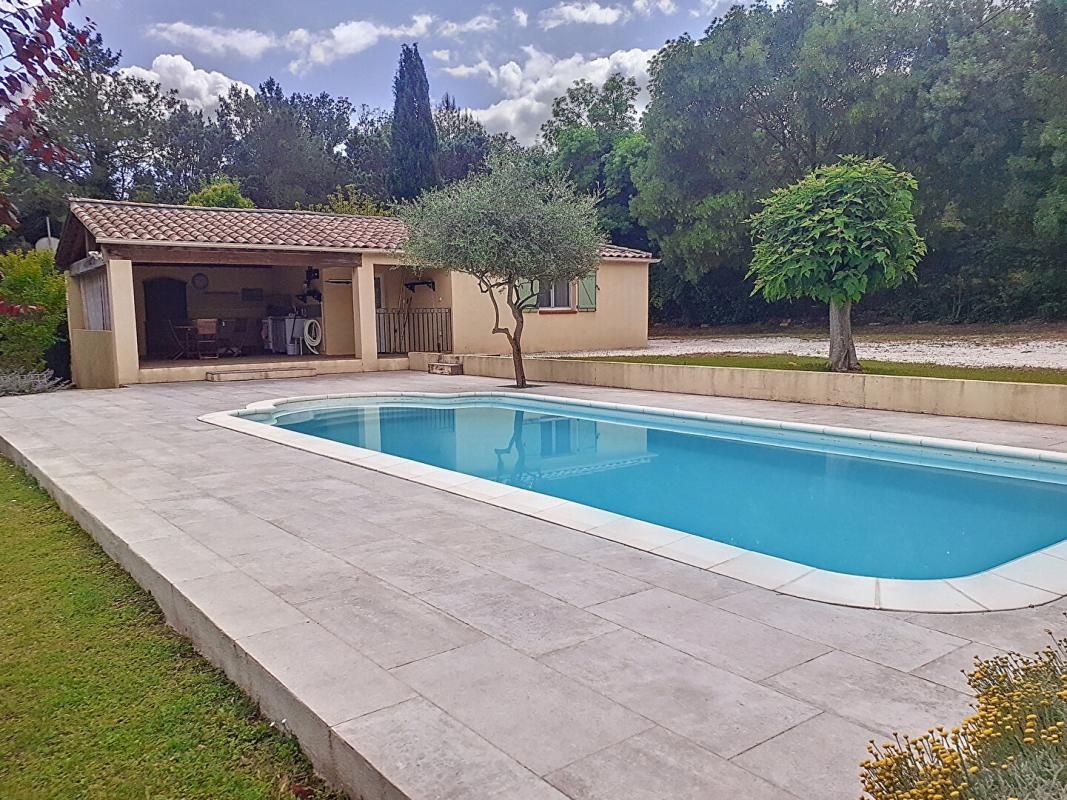 LE VAL Villa sur 1700m² de terrain avec piscine, appartement et garage - LE VAL 3