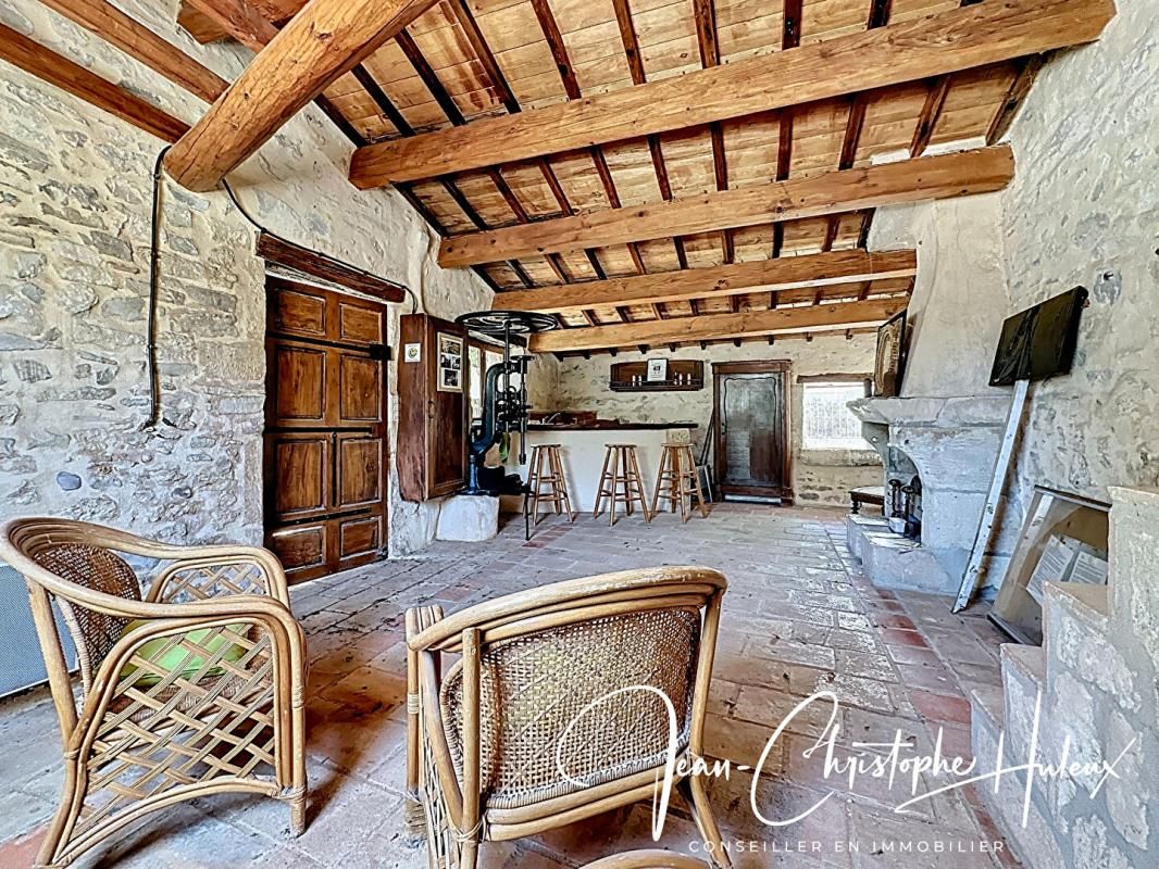 NIMES Maison familiale 18 pièce(s) 418 m2 2