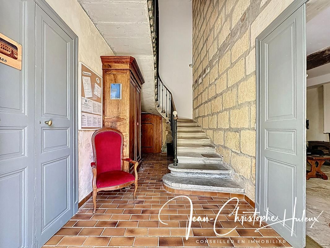 NIMES Maison familiale 18 pièce(s) 418 m2 3