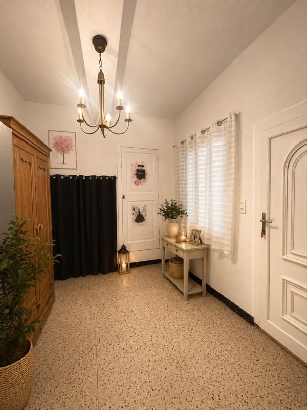 VILLENEUVE-LES-BEZIERS Maison de ville avec patio 2