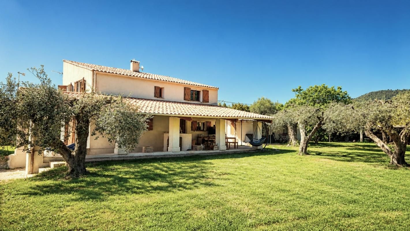 Propriété de charme sur 5 000 m²  zone UB