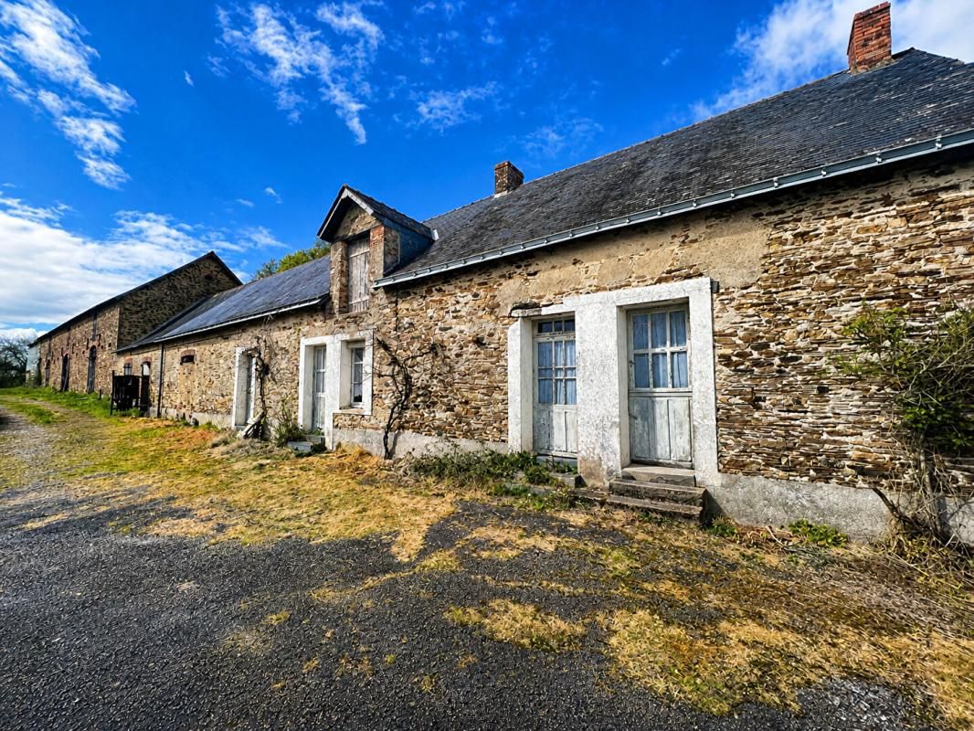 JOUE-SUR-ERDRE Propriété à rénover avec terres agricoles 1