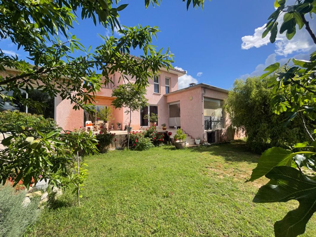 SAINT-CLEMENT Villa contemporaine Saint Clement 5 pièce(s) 150 m2 garage sue terrain 816 m2 1