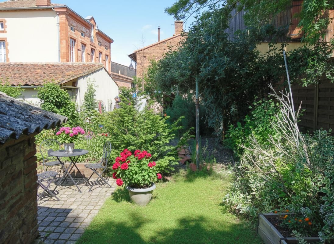Nailloux centre  Maison Lumineuse 169 m²  4 ch  Vue Pyrénées   Jardin  et Double accès