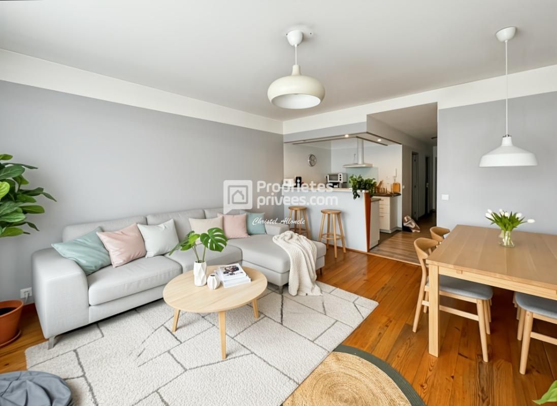 Bordeaux  Appartement  de 65 m2 avec 2 Chambres et TERRASSE