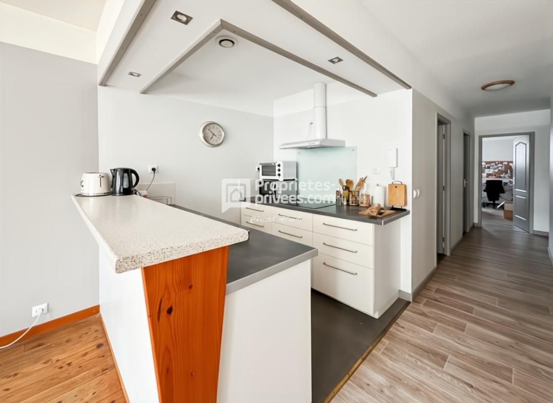 BORDEAUX Bordeaux  Appartement  de 65 m2 avec 2 Chambres et TERRASSE 2