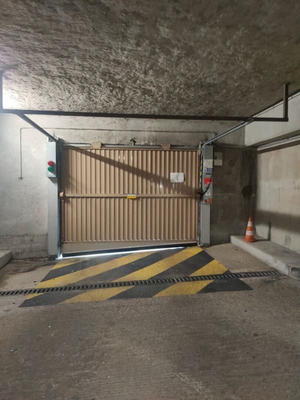 PARIS-13E-ARRONDISSEMENT Parking / box Paris 11.16m2 4