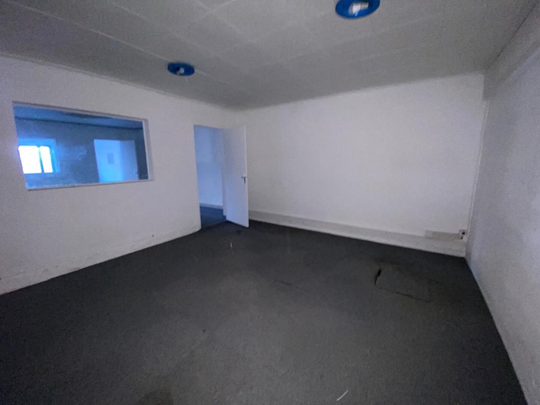 SAINTES EXCLUSIVITE SAINTES - LOCAL D'ACTVITE, ENTREPOT AVEC BUREAUX 4