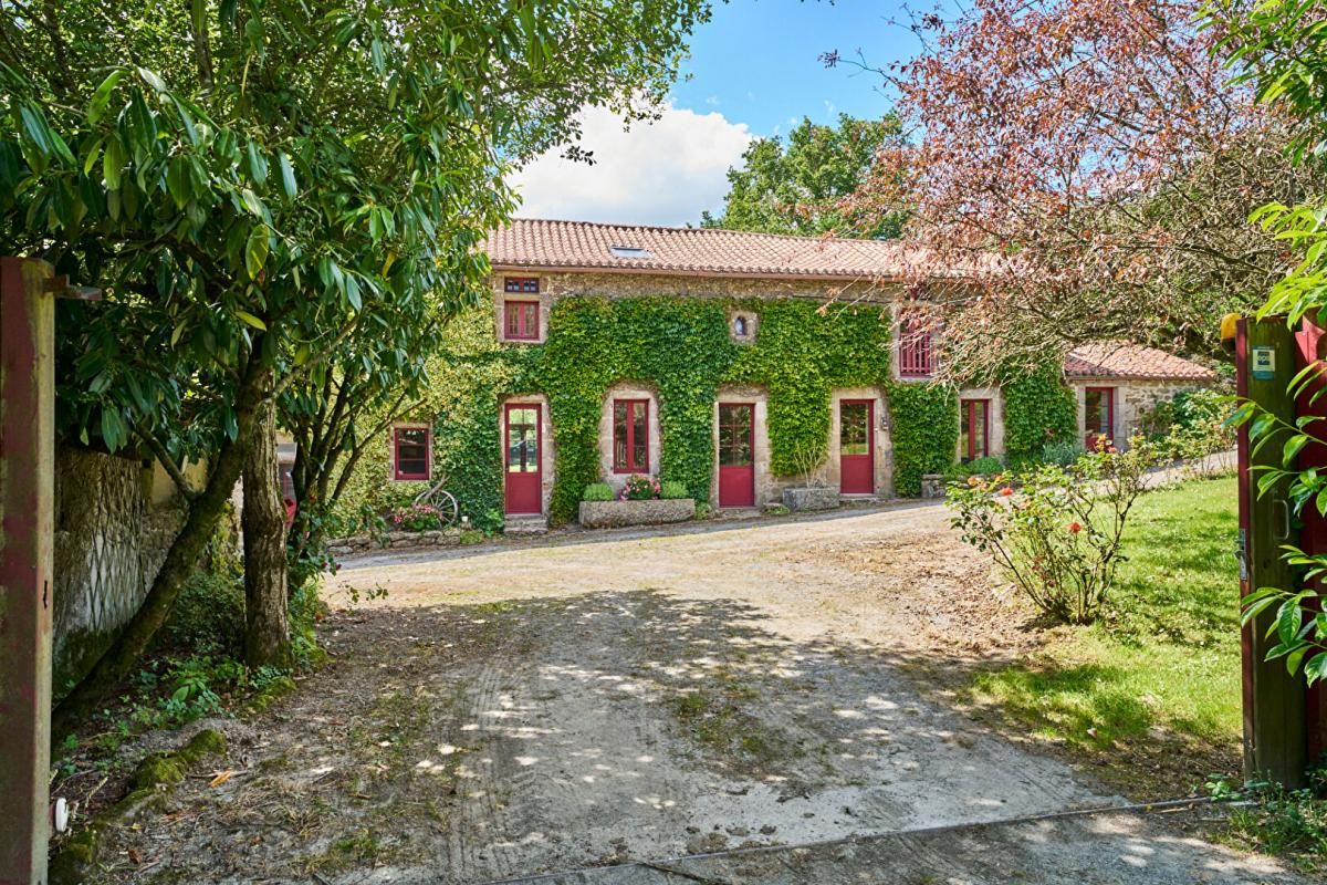 LA GAUBRETIERE Maison de maître La Gaubretiere 8 pièces 208 m2 2