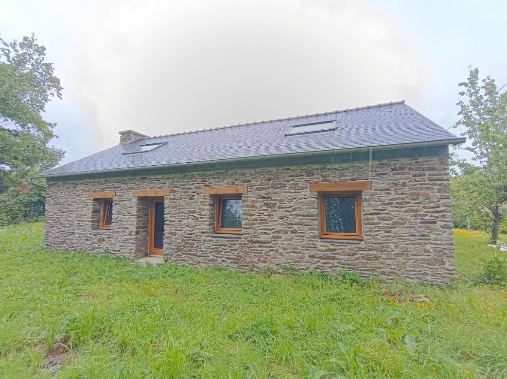 SPEZET 29540 Spézet maison en pierres à totalement aménager 1