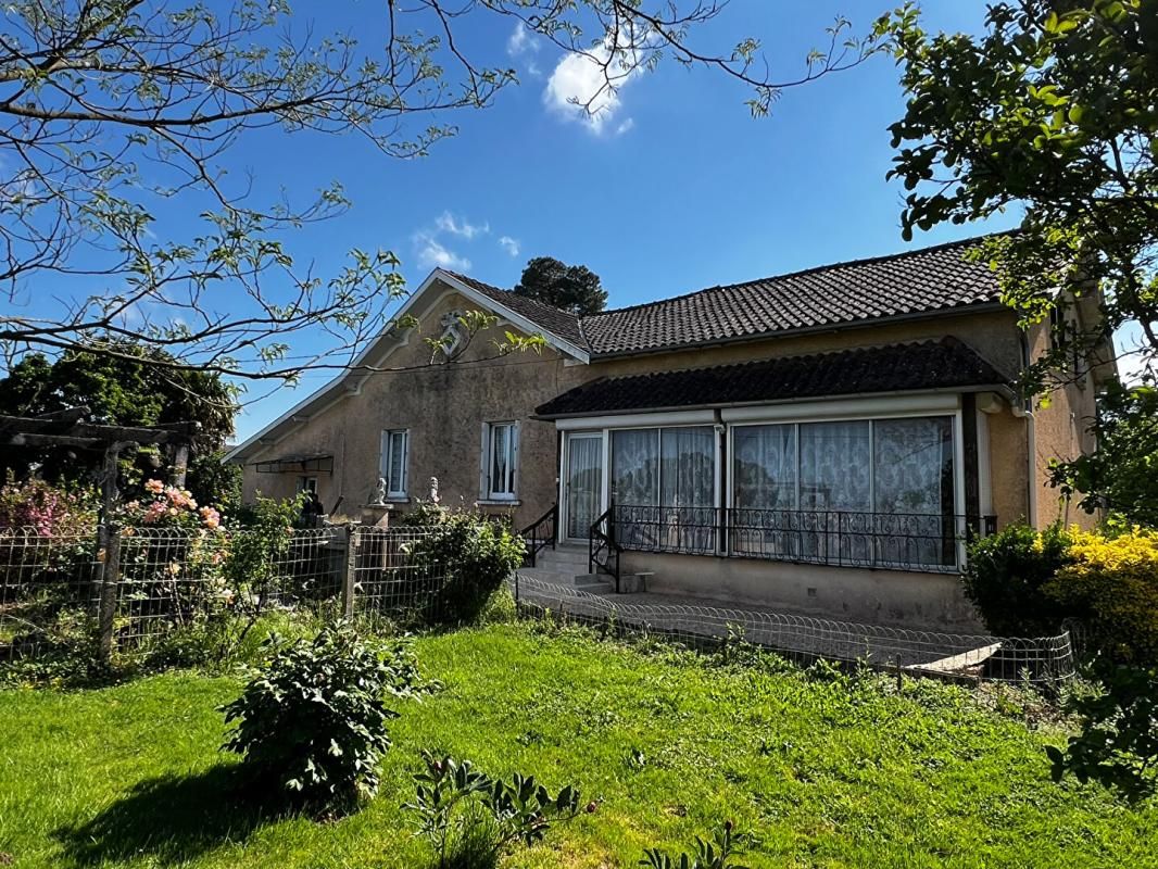 NOTRE-DAME-DE-SANILHAC Maison  T5/6 d'env. 200 m2 avec étang, verger et nombreuses annexes sur  SANILHAC (24660) 2