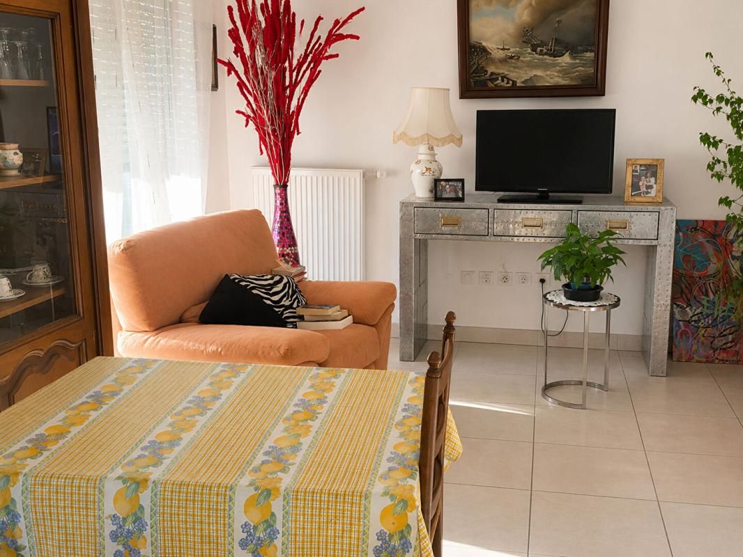 DECINES-CHARPIEU Appartement T3 récent avec balcon et garage ? Secteur recherché de Décines-Charpieu 4