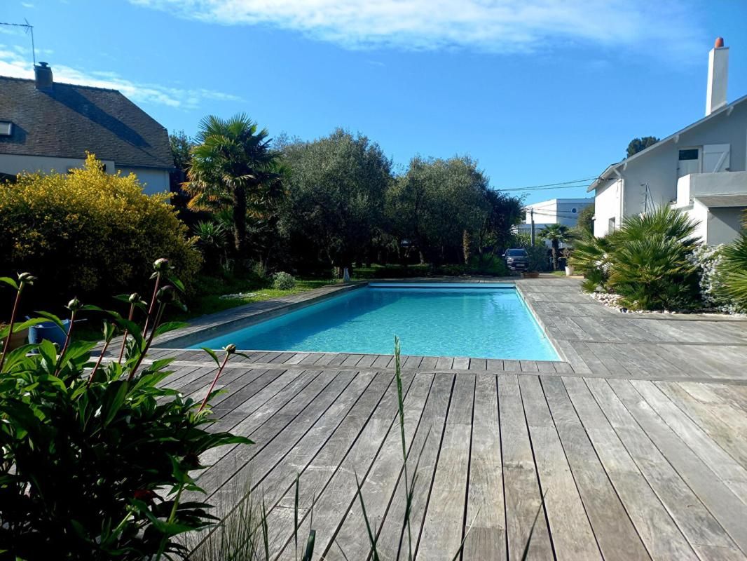LA BAULE-ESCOUBLAC La Baule maison et son annexe sur terrain de 1500 m2 avec piscine 2