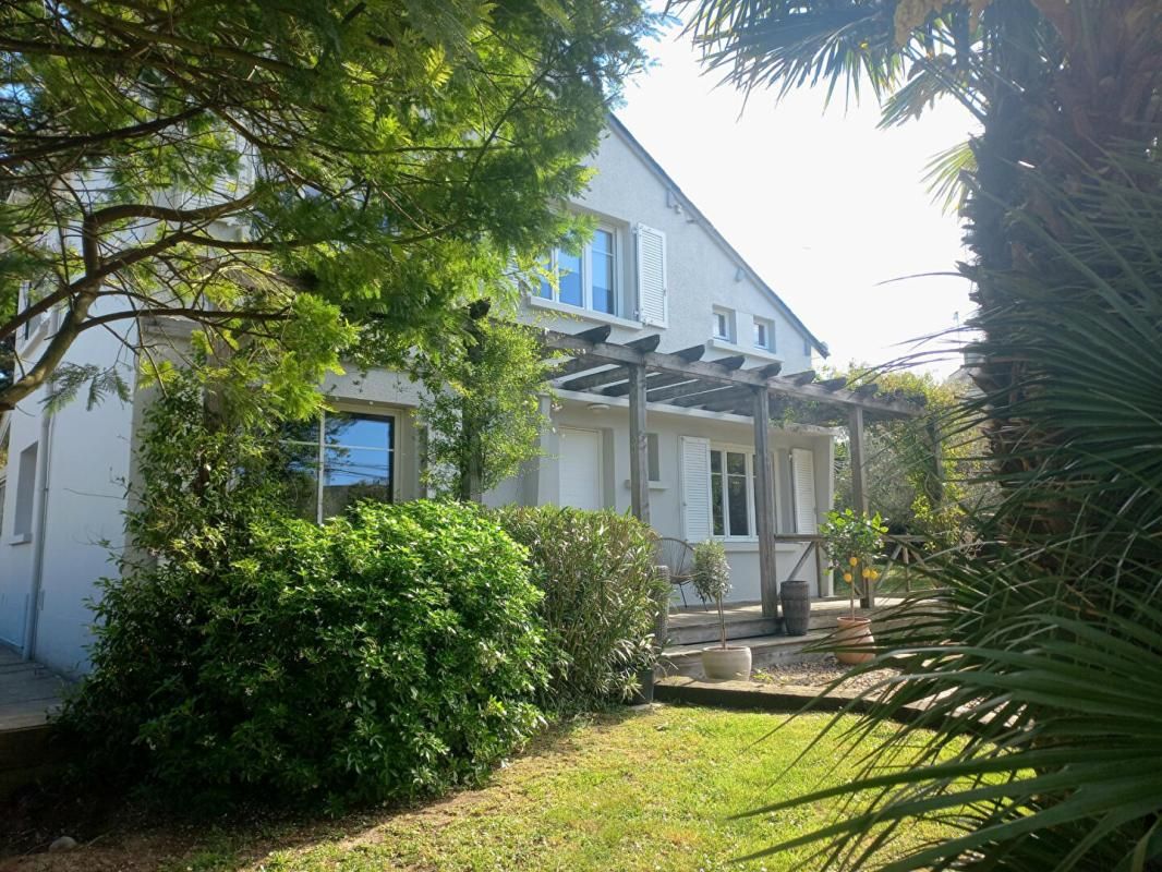 LA BAULE-ESCOUBLAC La Baule maison et son annexe sur terrain de 1500 m2 avec piscine 3