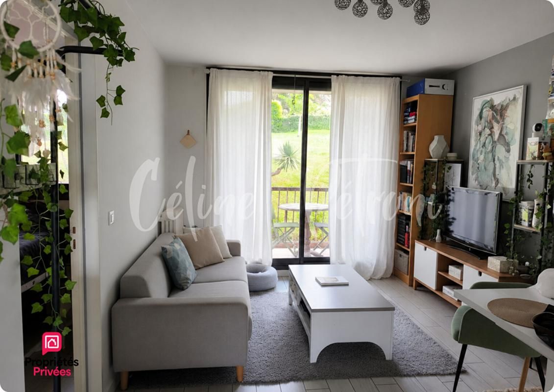 Bel appartement T2 de 37 m² situé au Cannet, dans le secteur recherché du Val des Fées. Prix : 150 000