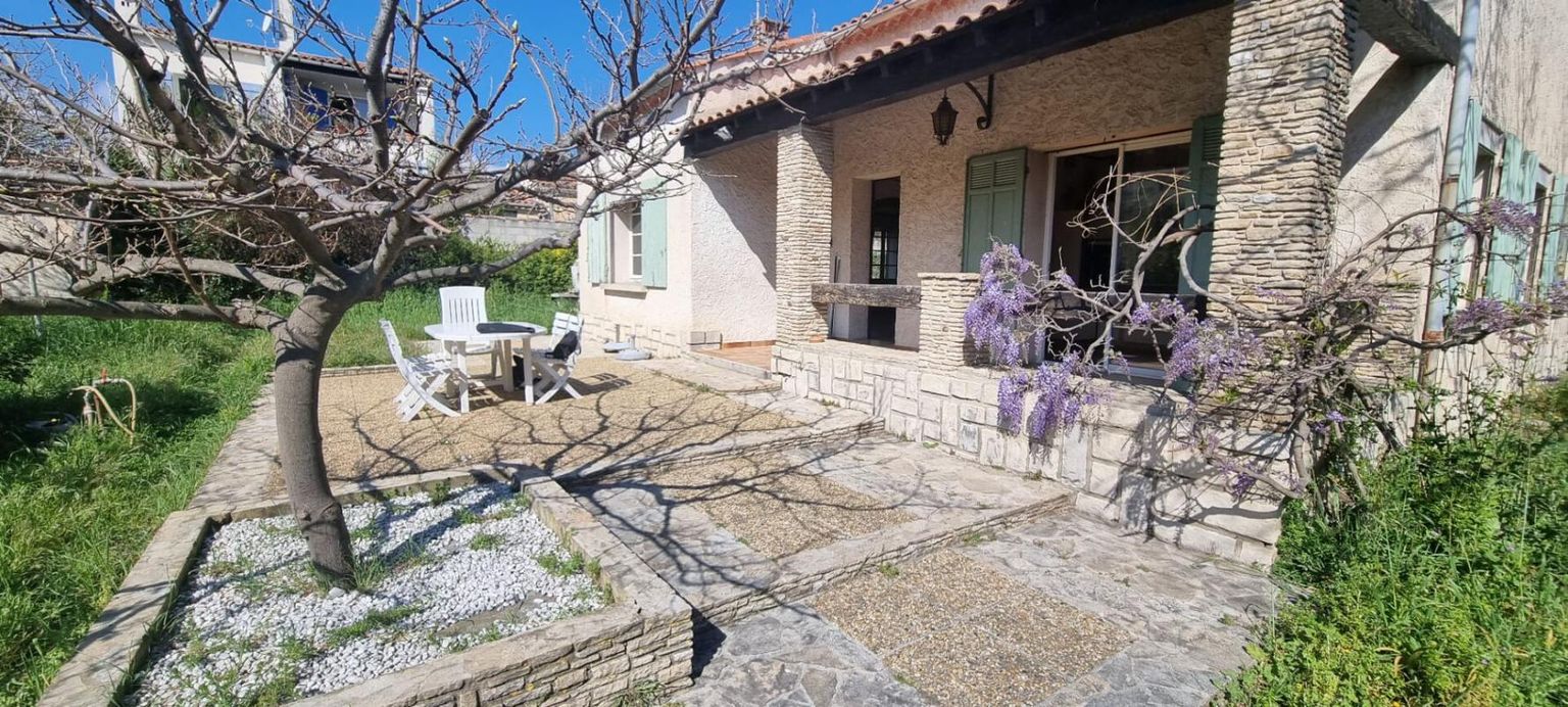 LA CIOTAT Maison à rénover 3 pièce(s) 70 m2 sur 300m² avec stationnements 2
