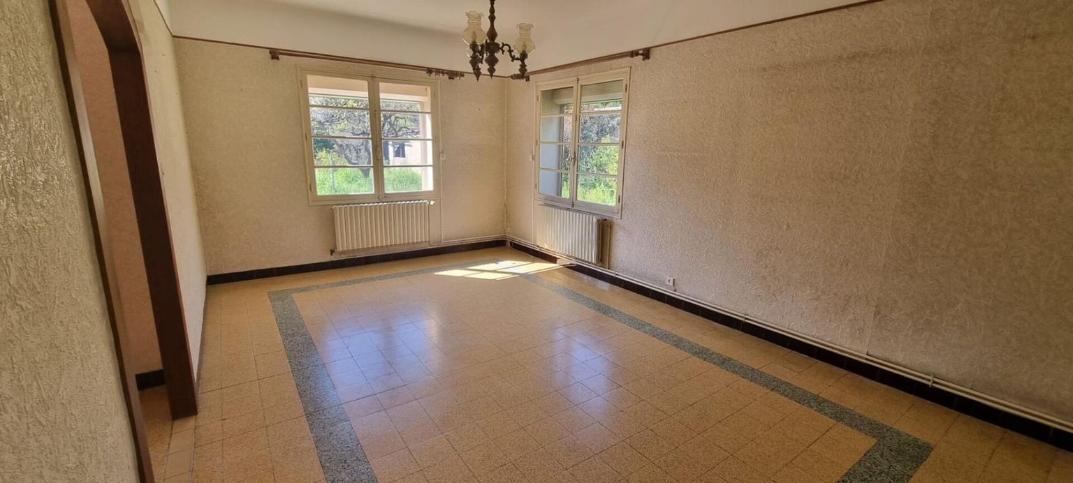 LA CIOTAT Maison à rénover 3 pièce(s) 70 m2 sur 300m² avec stationnements 4