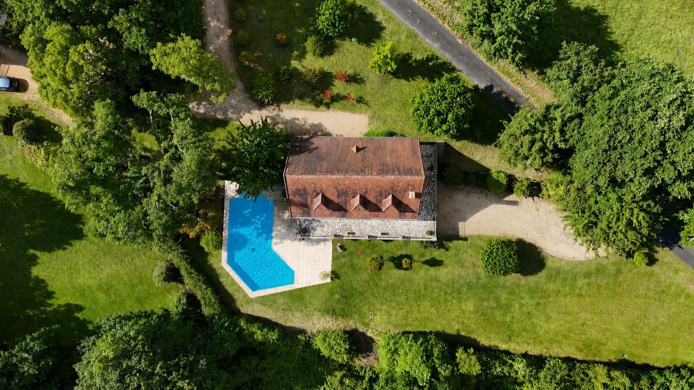 COUX-ET-BIGAROQUE Maison 6 pièce(s) 140 m2 2