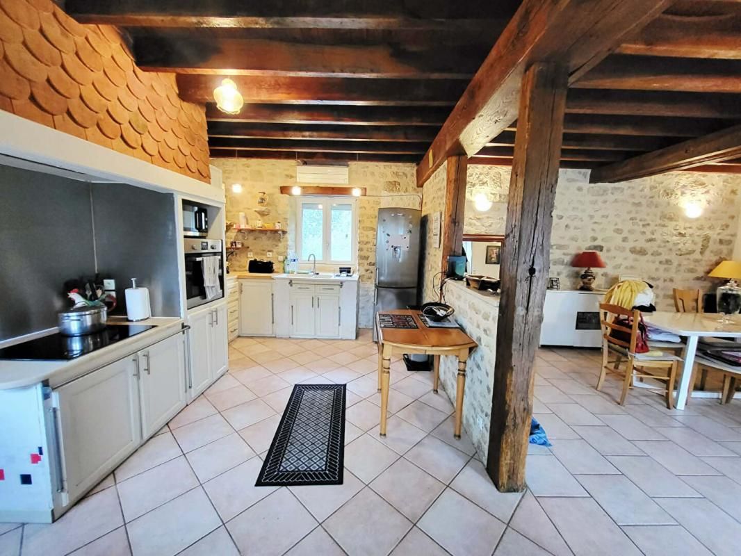 SERMAISES MAISON EN PIERRE  4 Chambres,  avec dépendances 3