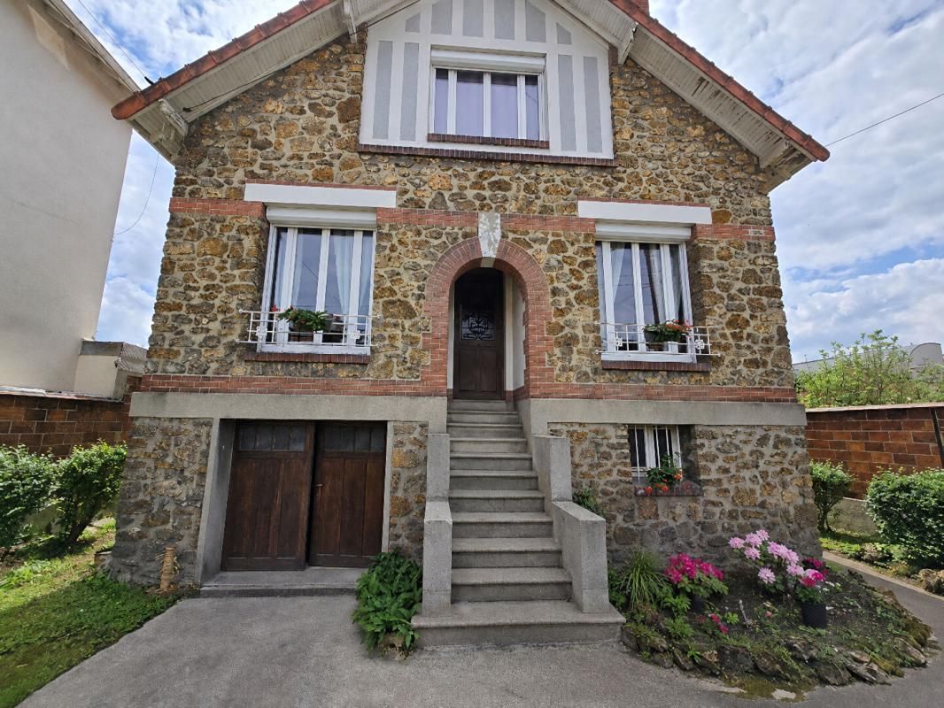 CHELLES 500 m gare RER E et Transilien P : Maison louée de 5 pièces 80 m² Terrain 620 m² Investissement locatif 1