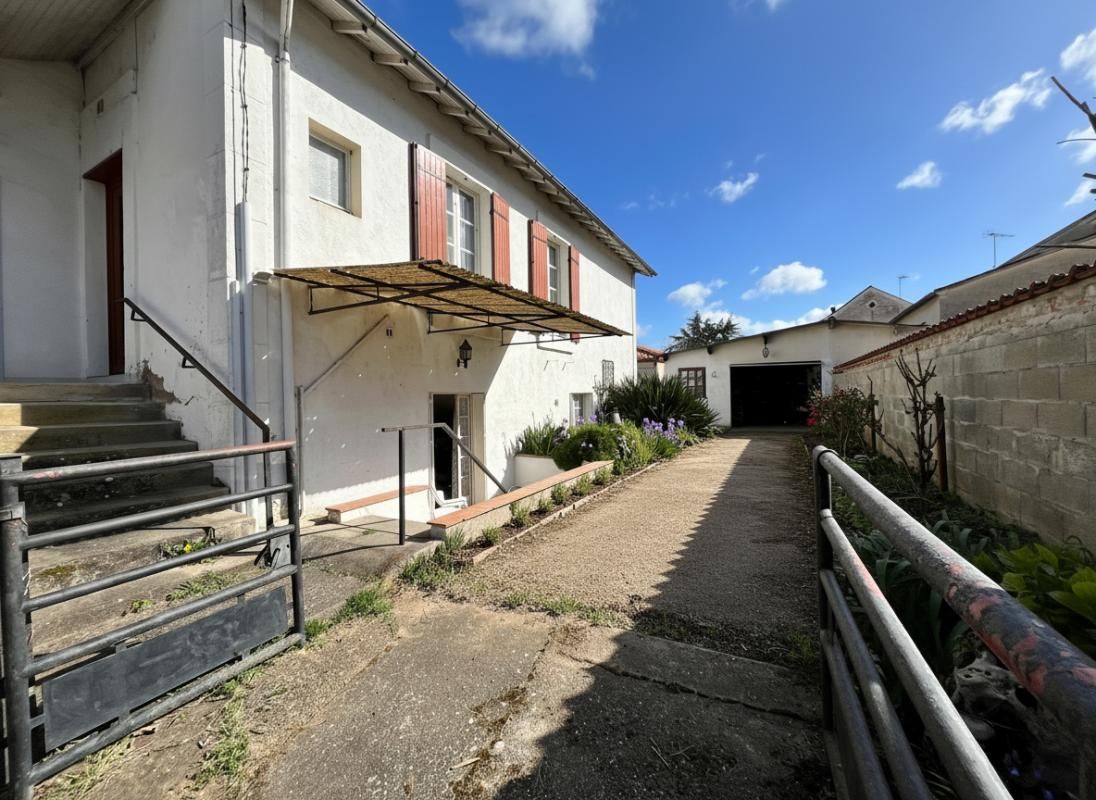 MONSEMPRON-LIBOS Maison atypique mitoyenne d'un côté, de 77 m2, 2 chambres, 180 m2 de terrain 4