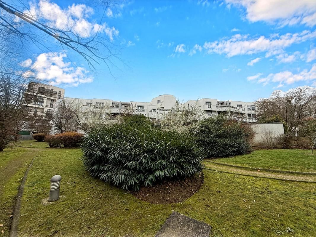 SURESNES SURESNES CENTRE-VILLE - Appartement 3 pièce(s) 74 m2 - ASCENSEUR - TERRASSE - PARKING - CAVE - BUS AU PIED DE L'APPARTEMENT 2