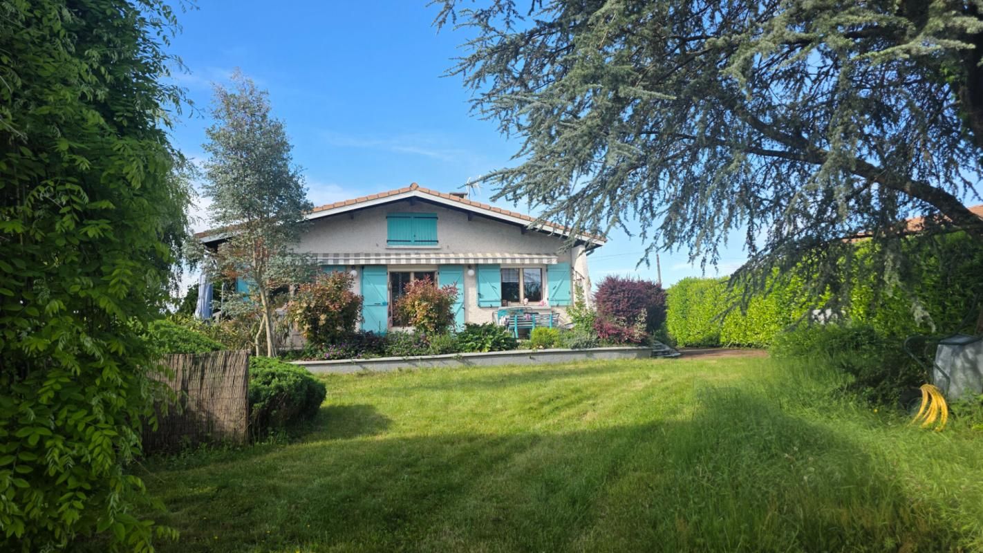 LA BATIE-MONTGASCON Maison à la campagne 72 m2 avec pisicne 1