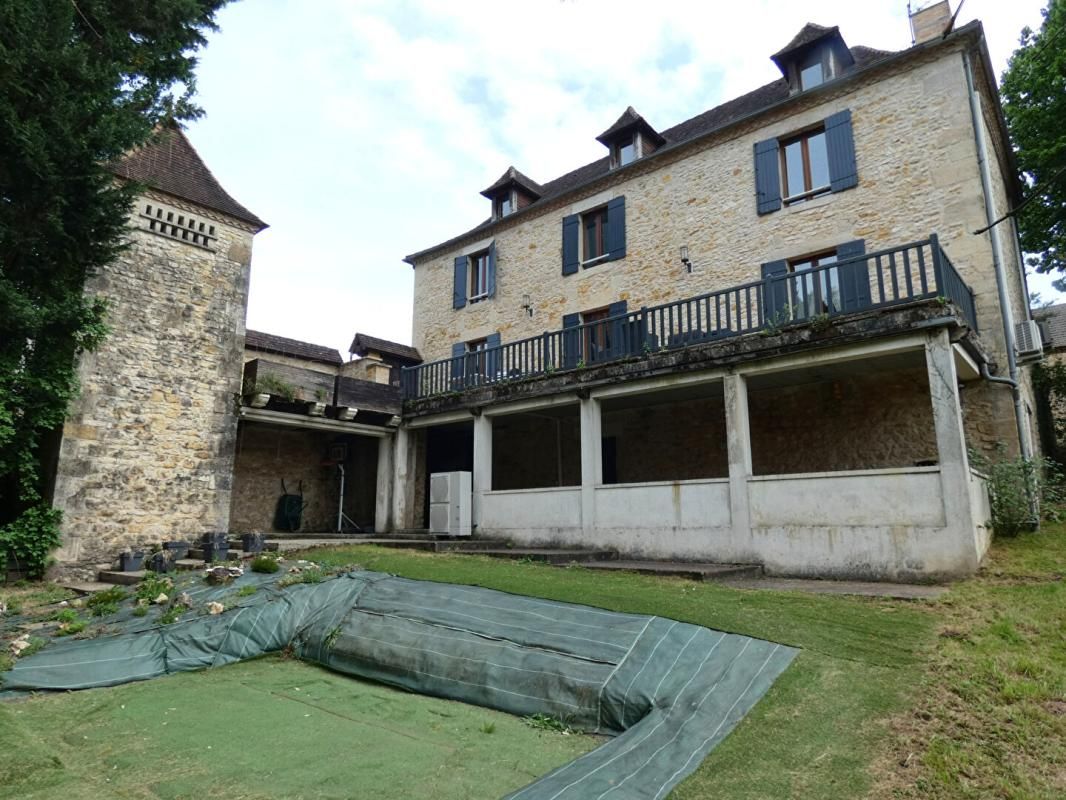 HAUTEFORT Maison en pierre 215 m2 / 5 chambres / sous-sol / terrain 6000m² 2