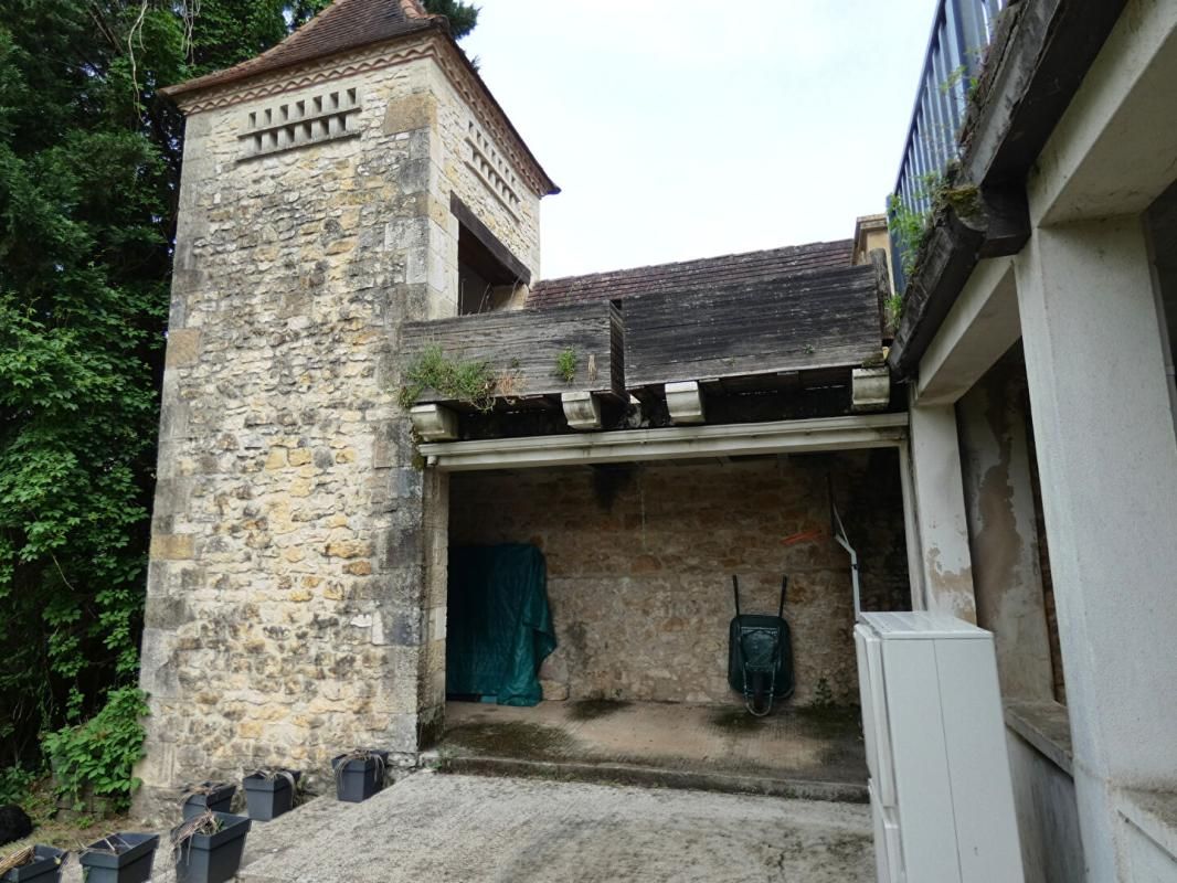 HAUTEFORT Maison en pierre 215 m2 / 5 chambres / sous-sol / terrain 6000m² 3