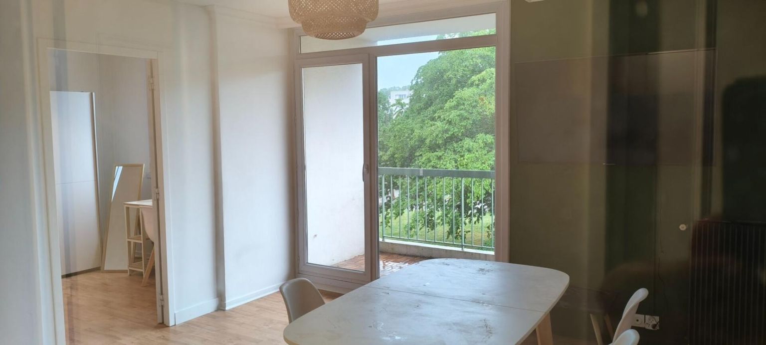 SAINT-BRIEUC Exclusivité ! Vente interactive, APPEL d'OFFRES. Côtes d'Armor 22000 SAINT-BRIEUC. 2 lots, appartement 3 chambres avec cave et balcon 2