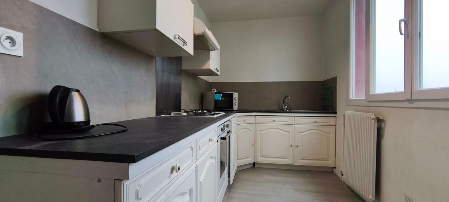 SAINT-BRIEUC Exclusivité ! Vente interactive, APPEL d'OFFRES. Côtes d'Armor 22000 SAINT-BRIEUC. 2 lots, appartement 3 chambres avec cave et balcon 3