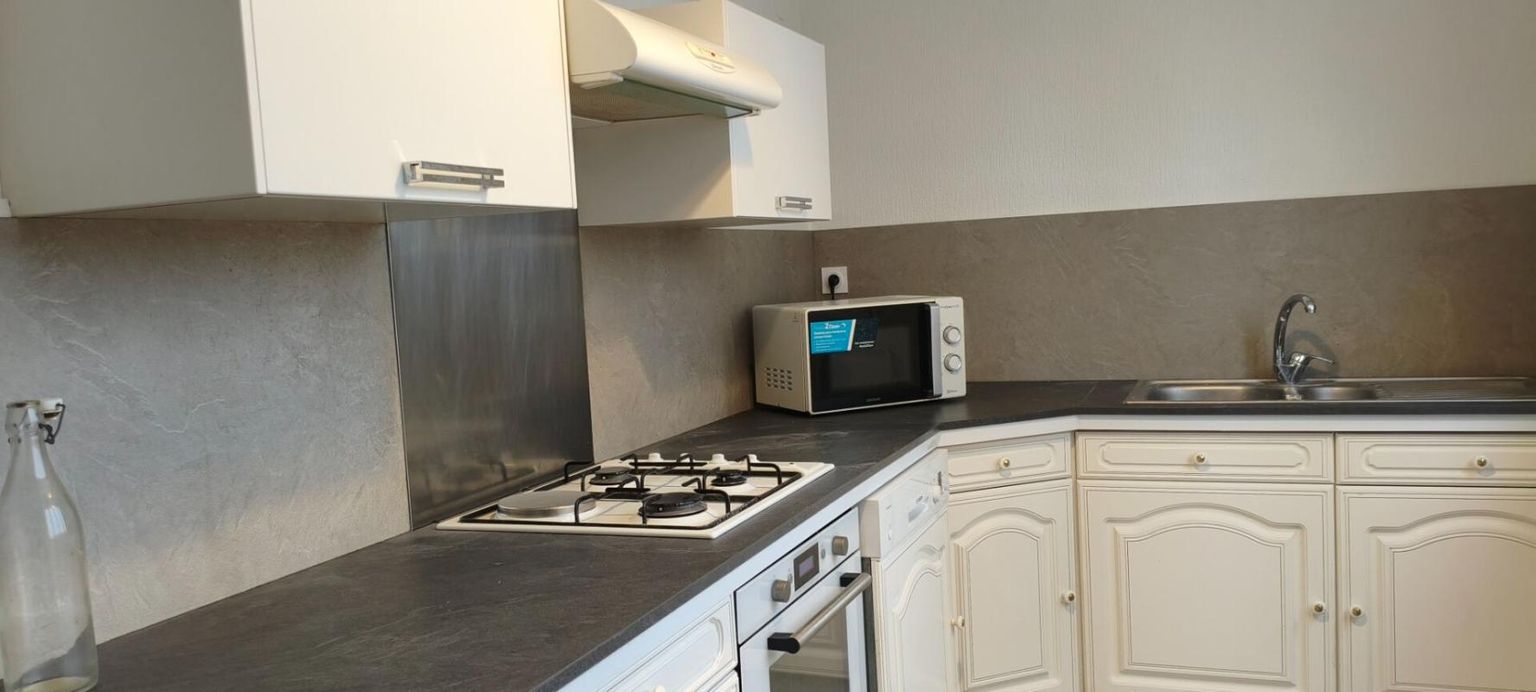 SAINT-BRIEUC Exclusivité ! Vente interactive, APPEL d'OFFRES. Côtes d'Armor 22000 SAINT-BRIEUC. 2 lots, appartement 3 chambres avec cave et balcon 4