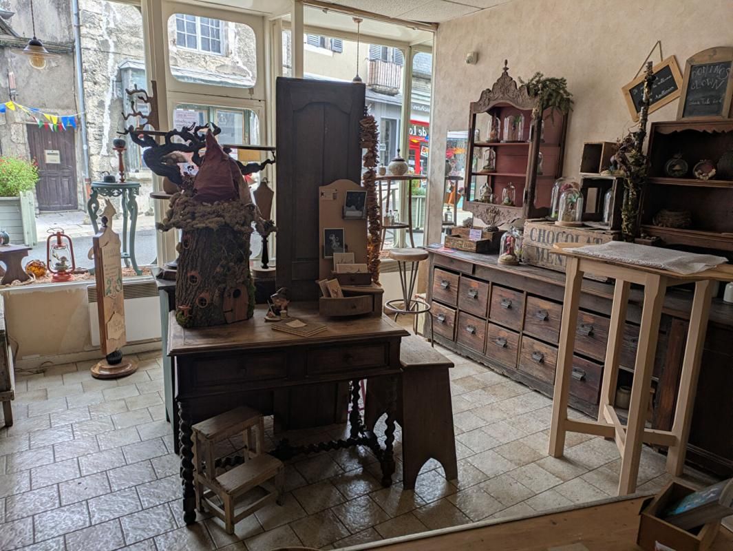 LA CHARITE-SUR-LOIRE Proche prieuré, immeuble 3 appartements + local commercial (actuellement loué) 2