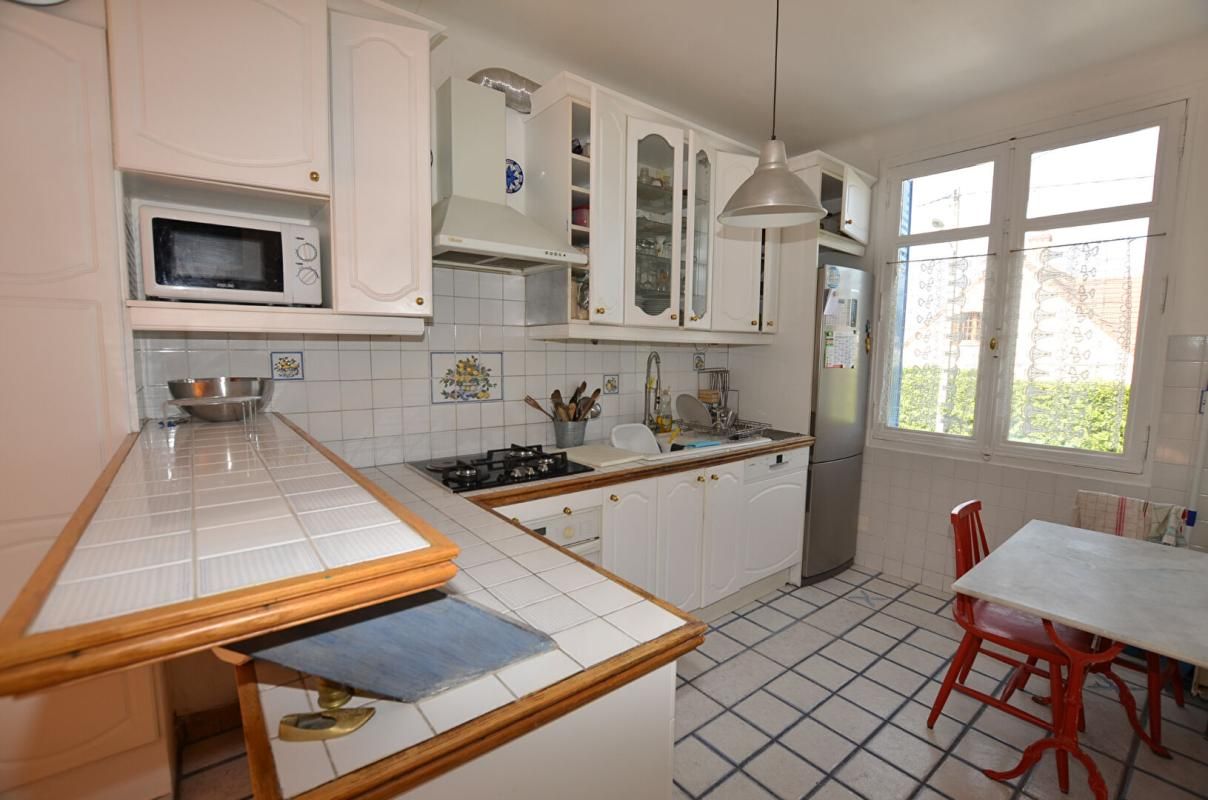 SAINTE-GENEVIEVE-DES-BOIS Maison Sainte Genevieve Des Bois 5 pièces 90 m² 3
