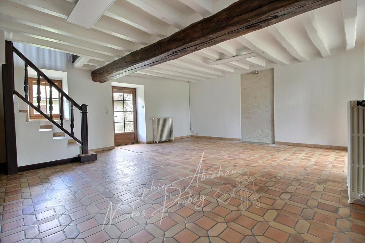 TOURY Maison en pierres avec cour et jardin 4