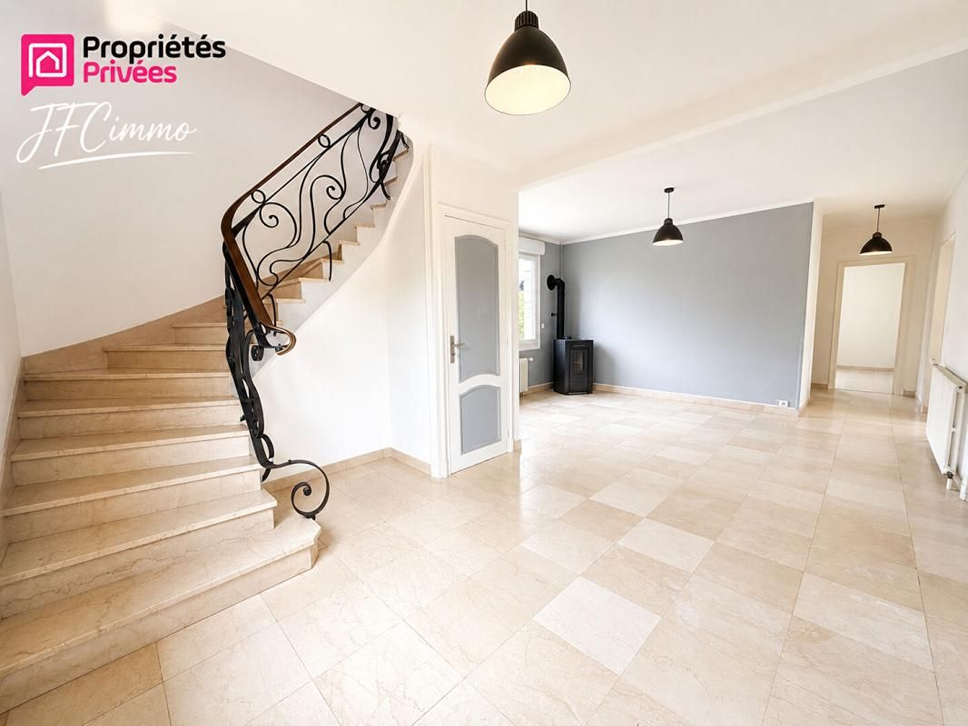 SOISSONS Maison Soissons 240 m2 terrain de 1600m2 4